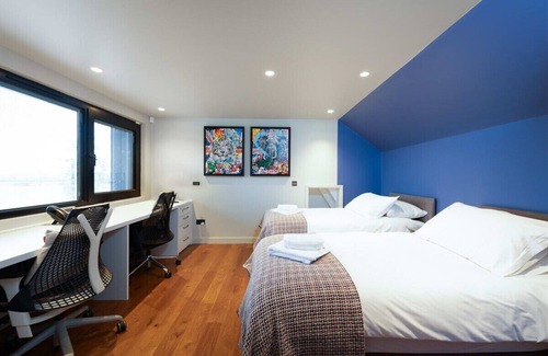 Cambridge Casa | Luxury: Breathtaking Home with Enchanting Garden