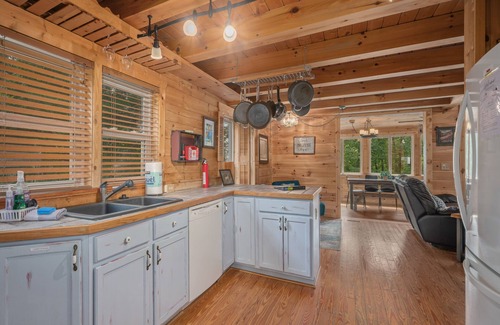 Vein Mountain Cabina | Luxury Cabin 45 Min to Asheville |Hot Tub|Fire pit