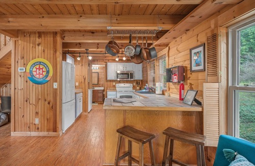 Vein Mountain Cabina | Luxury Cabin 45 Min to Asheville |Hot Tub|Fire pit