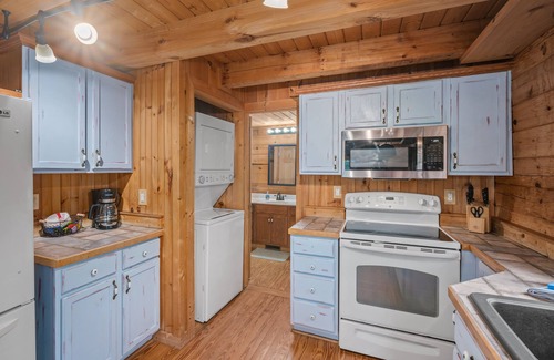 Vein Mountain Cabina | Luxury Cabin 45 Min to Asheville |Hot Tub|Fire pit