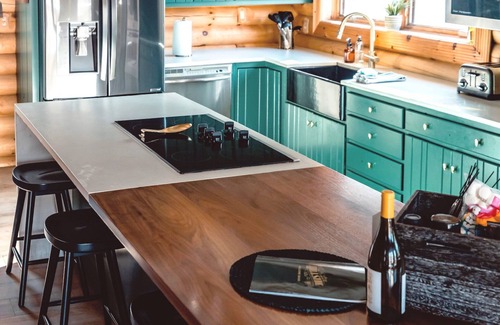 Butler Cabina | Luxury cabin, hot tub, pool, fire pit, sleeps 20