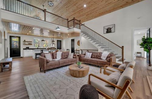 Logan Casa | Luxury Cabin in Hocking Hills The Buffalo