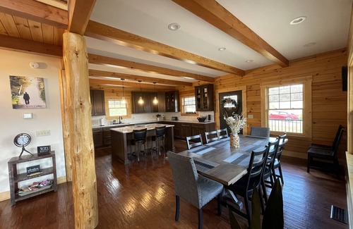 Logan Cabina | Luxury Cabin in the Hocking Hills on 10 private acres
