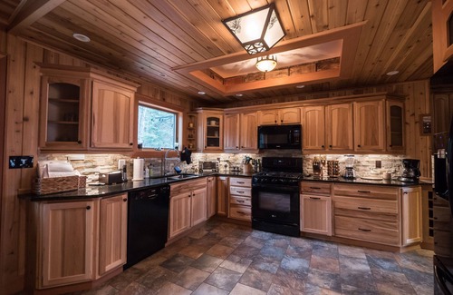 Meacham Casa | Cabina de lujo La ubicación es perfecta (Rainbow Lake, Nueva York)