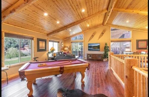 Moonridge Casa | Luxury Cabin-Walk to Bear Mountain Resort, Trails & Golf