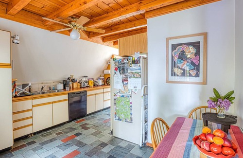 Lenox Chalet De Esquí | Luxury Cabin Winter Views & Deck besides Kennedy Park, Walk to Lenox.