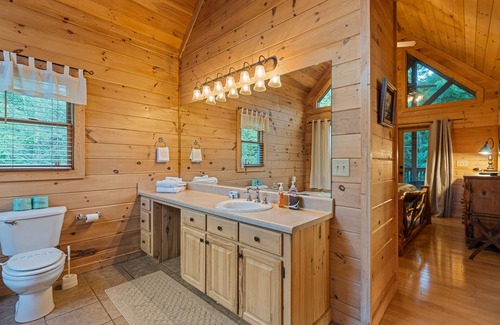 Mineral Bluff Cabina | Cabina de lujo con jacuzzi privado, vistas increíbles y chimenea al aire libre