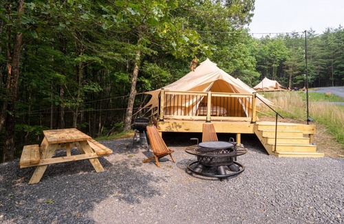 Great Cacapon Alquiler De RV | Luxury Camping with King Bed - Greenbrier Tent