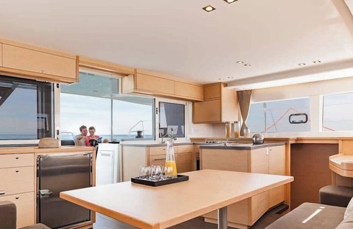 Babin Kuk Alquiler De Eote | Catamaran Lagoon de lujo 42, islas de Dubrovnik a Split, aire acondicionado y generador