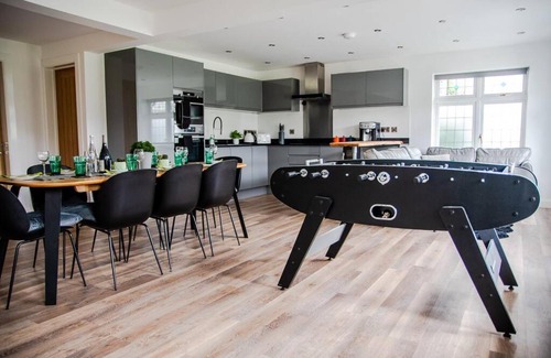 Bournemouth City Centre Casa | Luxury Central Bmth House with Hot Tub. Stunning!