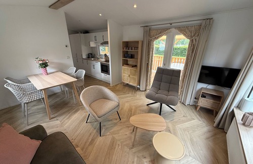 Sevenum Chalet De Esquí | Luxury chalet on 5-star campsite with spacious veranda