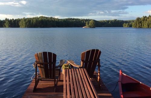 Val-des-Monts Cabina | Chalet de lujo a orillas del lago, capacidad para 8 personas, lago Rhéaume, a 35 minutos de Ottawa