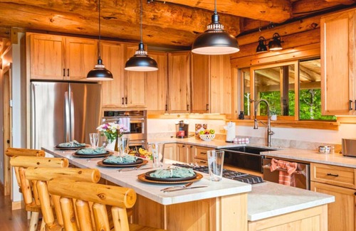 Sunday River Area Casa | Luxury Chalet w/ Hot Tub & Mountain Views