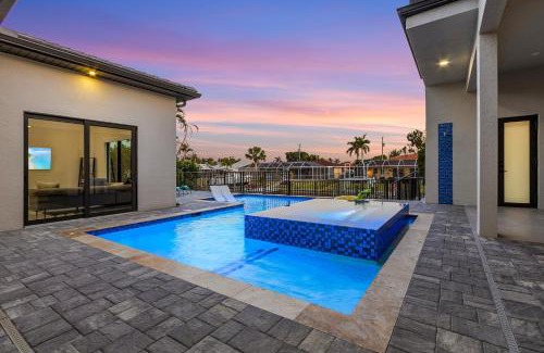 Yacht Club Casa | LUXURY - Close to Beach! - Pool Table, Heated Pool & Spa - Serenity Oasis - Roelens