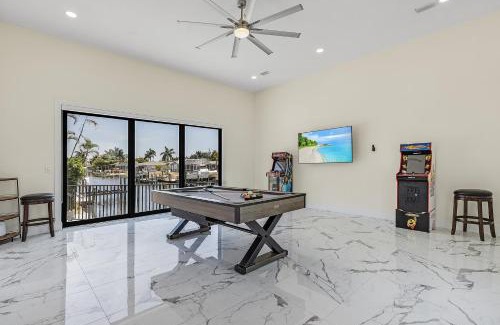 Yacht Club Casa | LUXURY - Close to Beach! - Pool Table, Heated Pool & Spa - Serenity Oasis - Roelens