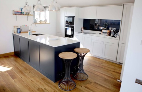 Mawgan Porth Casa | Luxury coastal house above stunning Mawgan Porth beach, 200m from the sand.