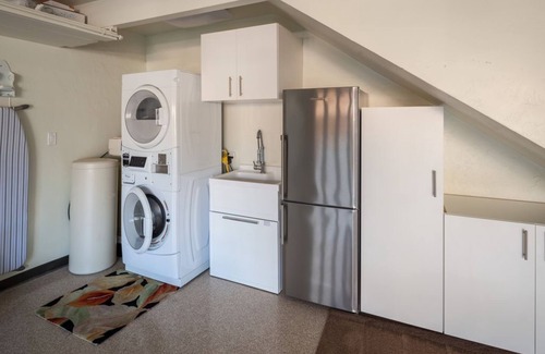 Old Town Historic District Condominio | Luxury Condo Downtown San Luis Obispo & Garage A/C & Pool