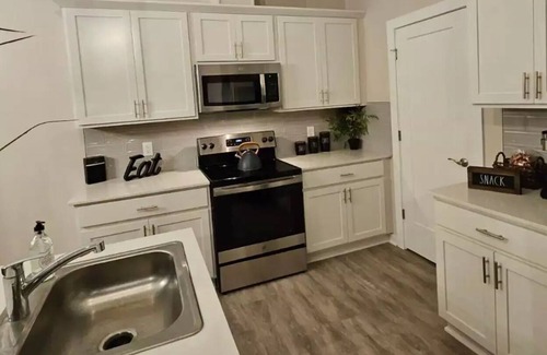 Canton Condominio | Luxury Condo in Canton, MI: Enjoy your stay in Comfort, Style, and Convenience.