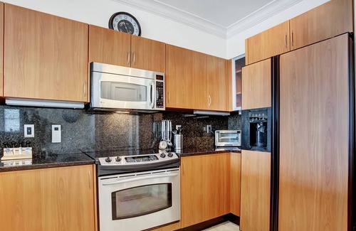 Island Estates Condominio | Luxury Condo with Million Dollar Views