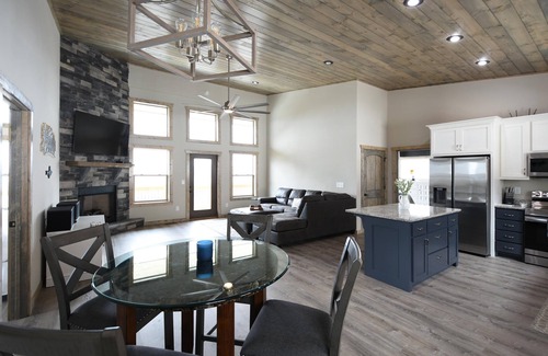 Murphy Cabina | Luxury Contemporary Chalet with spectacular views, amenities & nearby activities