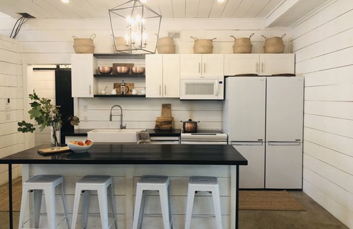 Muskoka Lakes Cabaña | Luxury Cottage, Lake Joseph 5 Bdrm With Tennis & Pickleball On Private 9 Acres