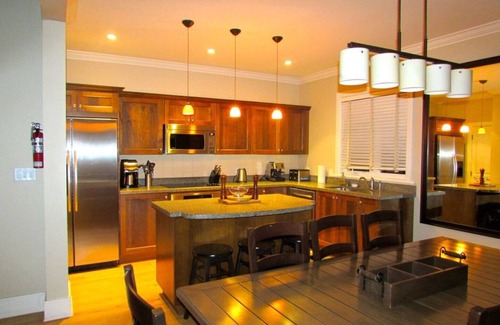 Seguin Cabaña | Luxury Cottage, Rocky Crest Golf Resort, Lake Joseph