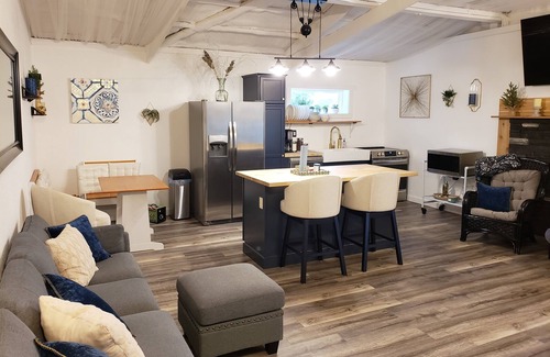 Norwalk Casa | Luxury Country Chic Loft Apt on the Great Western Bike Trail Handicapped Access.