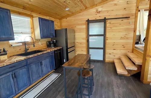 Primrose Cabina | Luxury Couples Cabin in the Heart of RRG!