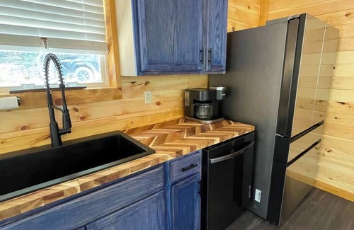 Primrose Cabina | Luxury Couples Cabin in the Heart of RRG!