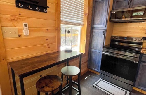 Primrose Cabina | Luxury Couples Cabin in the Heart of RRG!
