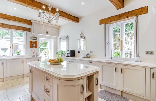 Cowbridge Casa | Luxury Cowbridge Manor House with outdoor swimming pool