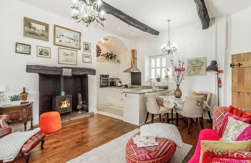 Cowbridge Casa | Luxury Cowbridge Manor House with outdoor swimming pool