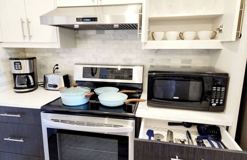 Leduc Apartamento | Luxury Cozy Basement Suite separate entrance and heater. WiFi. Netflix.