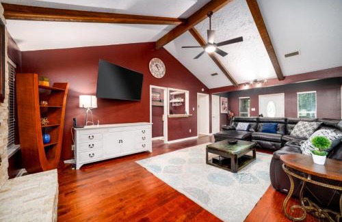 Timberlake Estates Casa | Luxury Cypress Escape - Pool, BBQ, Bar, 8 Beds