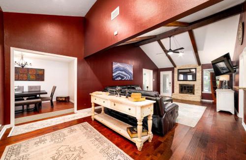 Timberlake Estates Casa | Luxury Cypress Escape - Pool, BBQ, Bar, 8 Beds