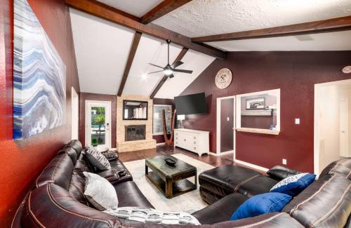 Timberlake Estates Casa | Luxury Cypress Escape - Pool, BBQ, Bar, 8 Beds