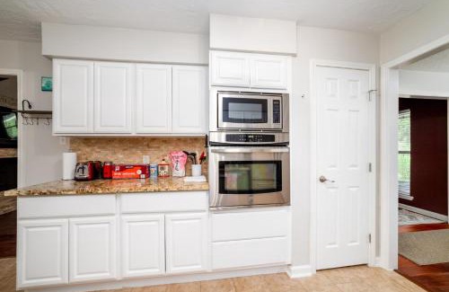 Timberlake Estates Casa | Luxury Cypress Escape - Pool, BBQ, Bar, 8 Beds