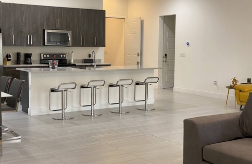Richmond West Casa | Luxury-design House