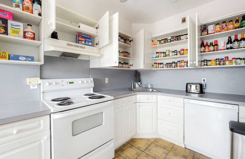 White Plains Casa | Luxury Designer Home near NYC + Free Parking Right Side