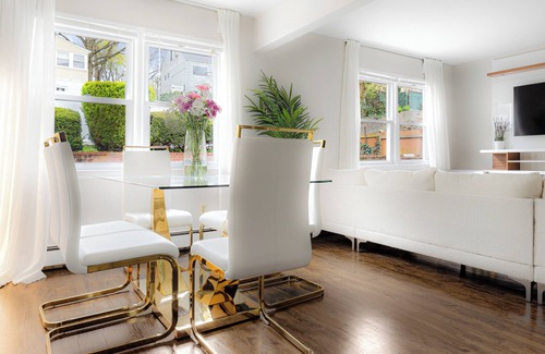 White Plains Casa | Luxury Designer Home near NYC + Free Parking Right Side