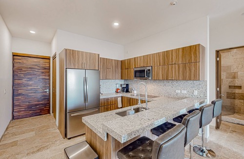 San José del Cabo Apartamento | Luxury dog-friendly condo with mountain views, on-site pool, gym, balcony, & W/D