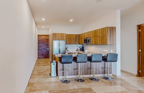 San José del Cabo Apartamento | Luxury dog-friendly condo with mountain views, on-site pool, gym, balcony, & W/D