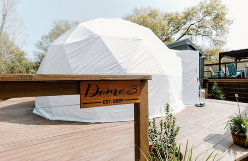 Burton Casa | Luxury Dome Sleeps 4 Near Round Top