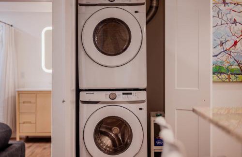 Neenah Apartamento | Luxury Downtown 2 Bedroom Flat