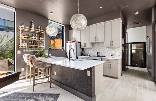 Clarksville Casa | Luxury Downtown Austin Guest House-2BR/2.5BA-Billiards Lounge-Patio-Parking