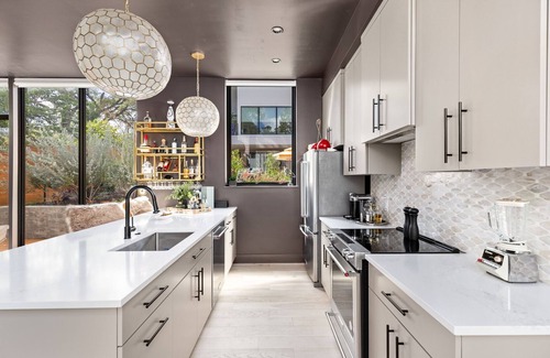 Clarksville Casa | Luxury Downtown Austin Guest House-2BR/2.5BA-Billiards Lounge-Patio-Parking