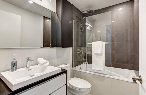 Downtown Montreal Apartamento | Luxury Downtown Escape Pool & Free Parking