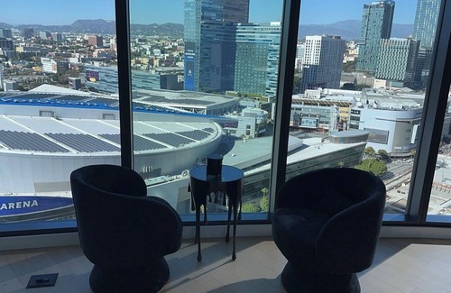 Vernon Apartamento | Luxury DTLA Sky Rise with City View, 2 BDR, with Pool Table & Balcony