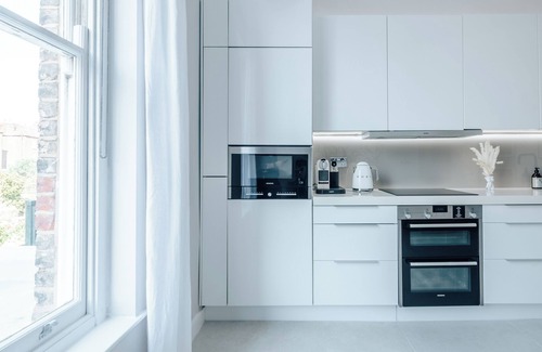 South Hampstead Apartamento | Lujo y elegancia en Period Haven con balcón orientado al sur