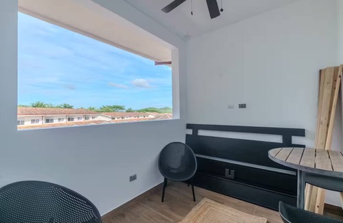 Villarreal Apartamento | Luxury Escape: 3BR, Jacuzzi, Pool, Prime Location